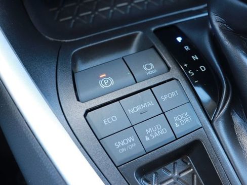 Used 2025 Toyota RAV4 XLE image 18