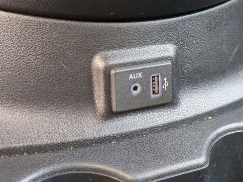 Used 2018 Nissan Versa S Plus image 30