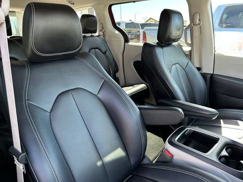 Used 2024 Chrysler Pacifica Touring-L FWD image 47