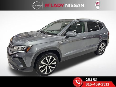 Used 2023 Volkswagen Taos SE image 3