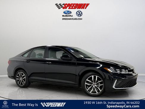 Certified 2025 Volkswagen Jetta SE image 1