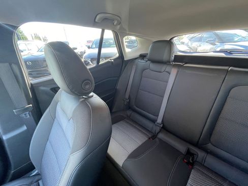 Used 2025 Chevrolet Trax LT image 38