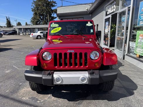 Used 2012 Jeep Wrangler Unlimited Sahara w/ Connectivity Group AWD/4WD image 2