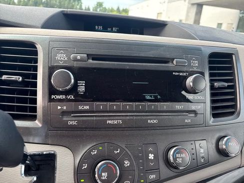 Used 2012 Toyota Sienna LE FWD image 21