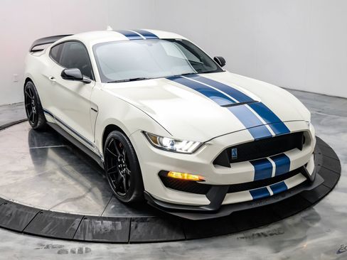 Used 2020 Ford Mustang Shelby GT350R w/ GT350R Equipment Group 920A RWD image 31