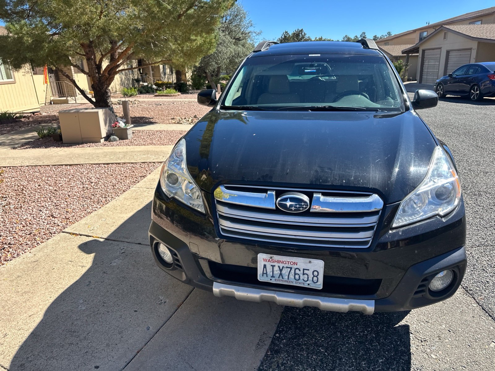 Used 2013 Subaru Outback 2.5i Limited w/ Moonroof Pkg AWD/4WD image 2