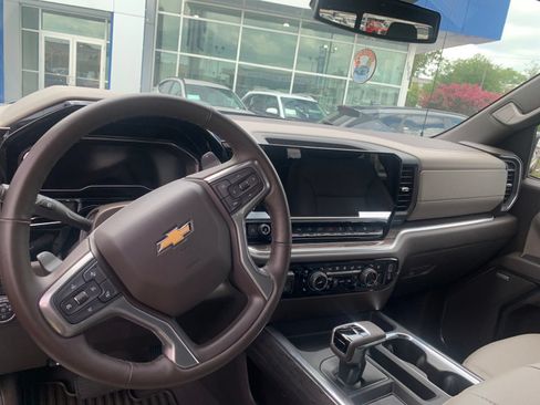 Used 2025 Chevrolet Silverado 1500 LTZ w/ LTZ Premium Package AWD/4WD image 16