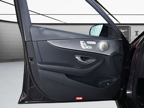 Used 2022 Mercedes-Benz E 350 4MATIC Sedan w/ Driver Assistance Package image 25