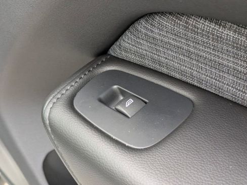 Used 2022 Volvo XC60 B5 Momentum image 31