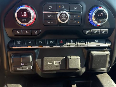 Used 2022 GMC Sierra 3500 Denali AWD/4WD image 14