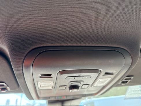 Used 2024 Chevrolet Suburban Premier AWD/4WD image 29