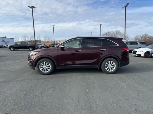 Used 2017 Kia Sorento LX w/ LX V6 Convenience Package image 4