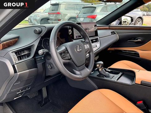 Used 2025 Lexus ES 300h w/ Premium Package image 14