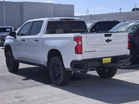 Used 2025 Chevrolet Silverado 1500 LT Trail Boss w/ Convenience Package II AWD/4WD image 8