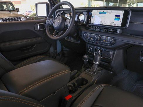 Used 2025 Jeep Gladiator Sport AWD/4WD image 34