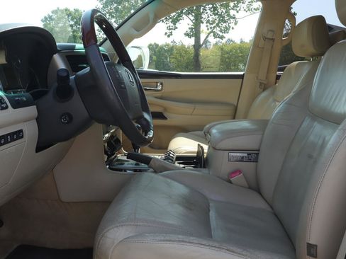 Used 2013 Lexus LX 570 4WD w/ Luxury Pkg image 11