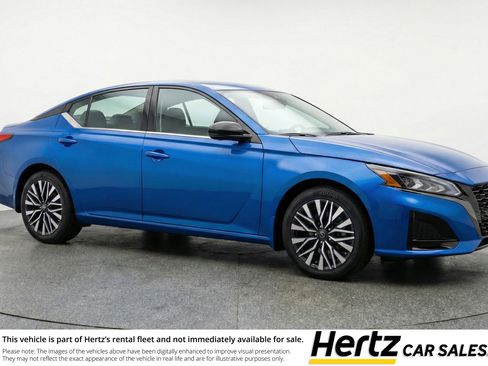 Used 2025 Nissan Altima 2.5 SV image 1