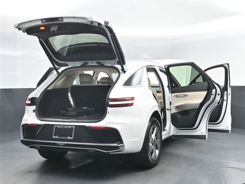 New 2026 Genesis GV70 2.5T Select image 19