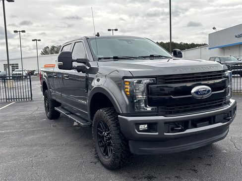 Used 2019 Ford F350 Lariat image 4