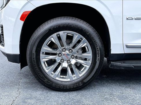 Certified 2024 GMC Yukon Denali RWD image 9