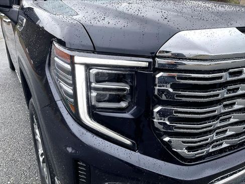 Used 2025 GMC Sierra 1500 SLT AWD/4WD image 31