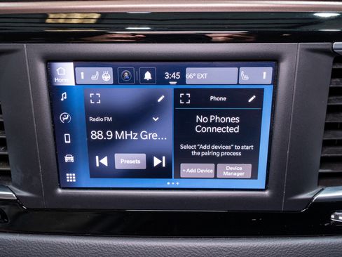 Used 2023 Chrysler Voyager LX FWD image 17