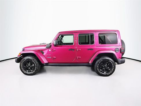 Used 2022 Jeep Wrangler Unlimited Sahara w/ Cold Weather Group AWD/4WD image 8