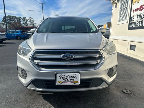 Used 2017 Ford Escape SE image 2