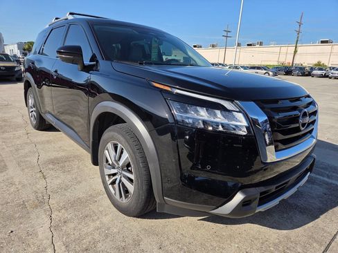 Used 2024 Nissan Pathfinder SL FWD image 7