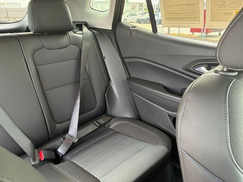 Used 2025 Chevrolet Trax LT w/ LT Convenience Package image 35