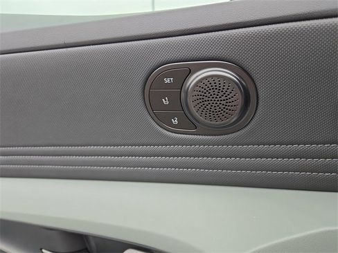 New 2025 Hyundai Elantra Limited image 23