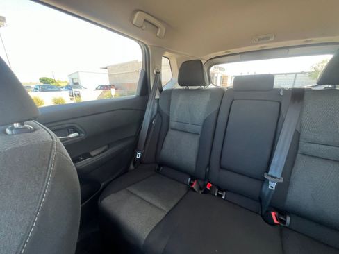 Used 2025 Nissan Rogue SV FWD image 40