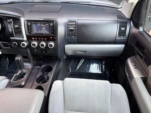Used 2019 Toyota Sequoia SR5 AWD/4WD image 20