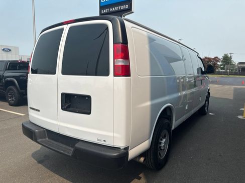 Used 2022 Chevrolet Express 2500 Extended RWD image 5