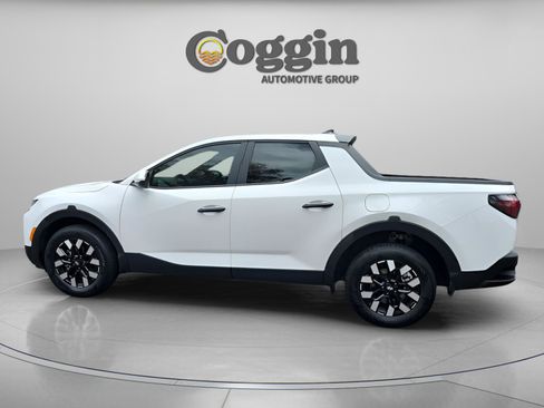Certified 2025 Hyundai Santa Cruz SE FWD image 2