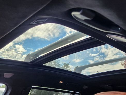 Certified 2025 BMW X7 M60i image 19