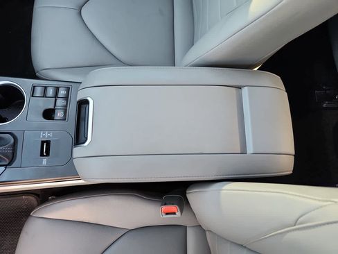 Used 2024 Toyota Highlander XLE image 20