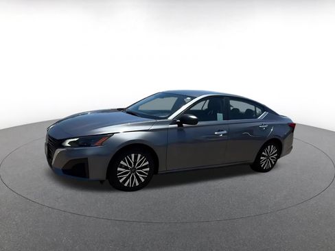 Used 2025 Nissan Altima 2.5 SV FWD image 7