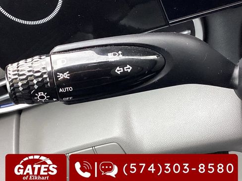 Used 2025 Hyundai Elantra SEL FWD image 27