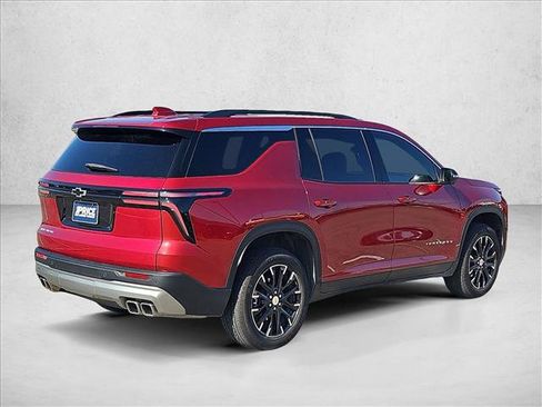 Used 2025 Chevrolet Traverse LT w/ Sun and Wheel Package FWD image 5