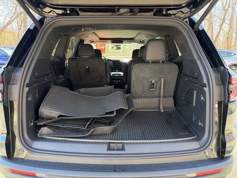 Used 2024 GMC Acadia AT4 w/ Luxury Package image 13