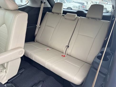 Used 2024 Toyota Highlander XLE image 25
