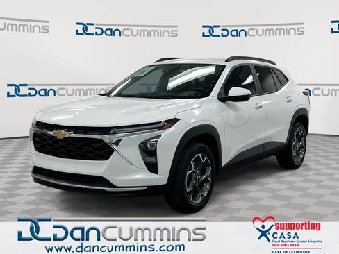 Used 2024 Chevrolet Trax LT w/ Driver Confidence Package FWD image 1