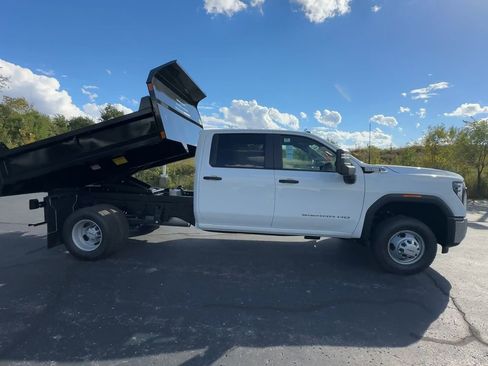 New 2025 GMC Sierra 3500 Pro w/ Convenience Package image 9