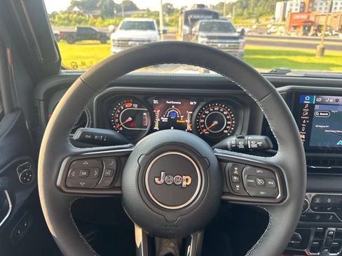 Used 2026 Jeep Wrangler Unlimited Rubicon w/ Safety Group AWD/4WD image 22