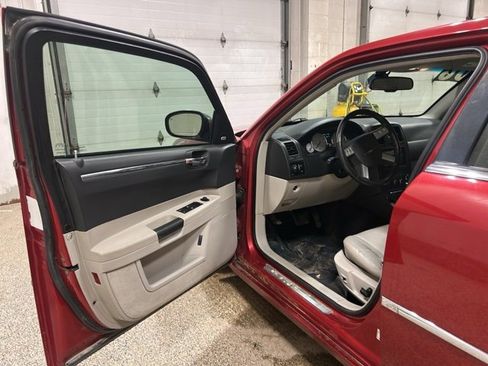 Used 2006 Chrysler 300 C image 9