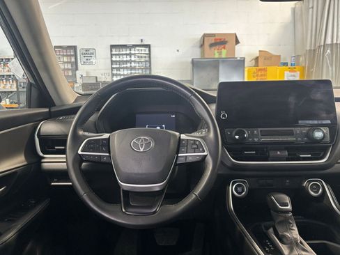 Used 2025 Toyota Grand Highlander XLE image 36