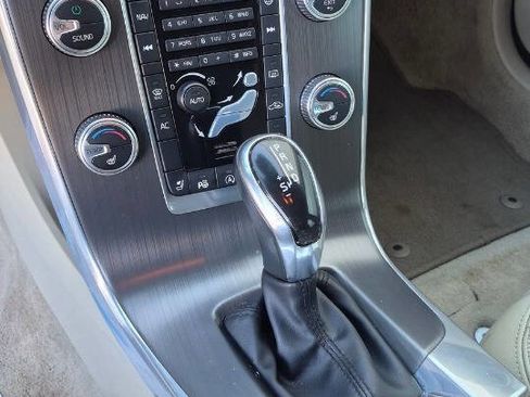 Used 2015 Volvo V60 T5 Premier image 37