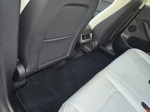 Used 2023 Tesla Model Y 2WD image 30