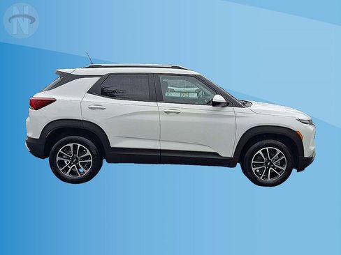 Used 2025 Chevrolet TrailBlazer LT w/ Convenience Package AWD/4WD image 9